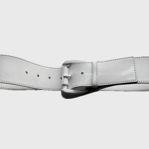 Burberry London White Patent Leather with White Enamel Buckle 70cm/27.5in x 2in - Picture 1 of 9